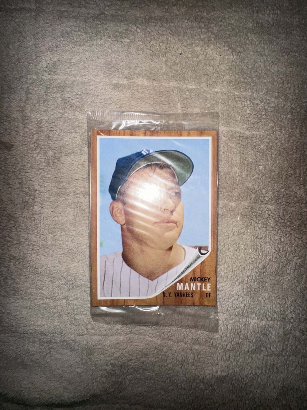 1996 Topps Mickey Mantle Commemorative Reprint #200 (1962 Design)